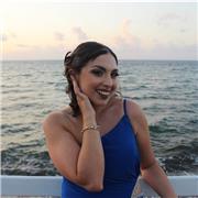 Laureata magistrale in lingue e letterature straniere, offre lezioni di lingua inglese e letteratura inglese a tutti i livelli